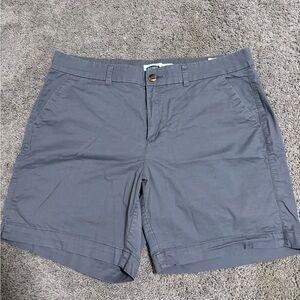 Old Navy Women’s Mid-Rise Twill Everyday Shorts - 7-inch inseam Size 16
